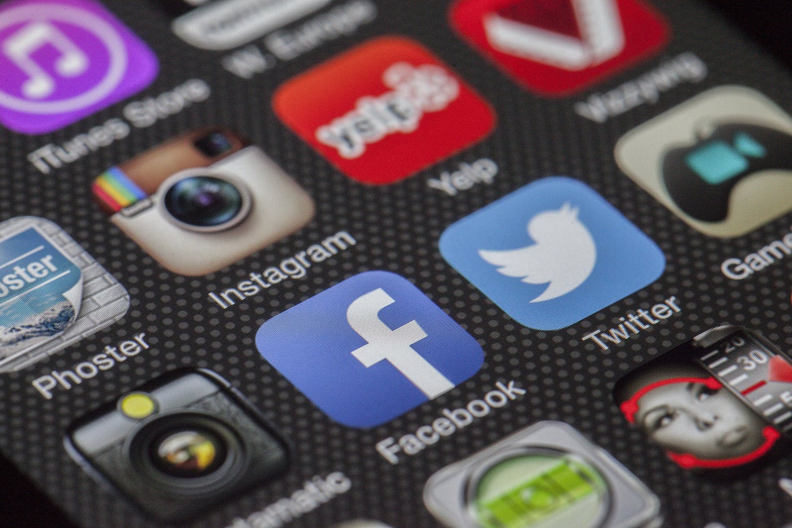 twitter-facebook-together-exchange-of-information-147413 nofollow-dofollow-backlink